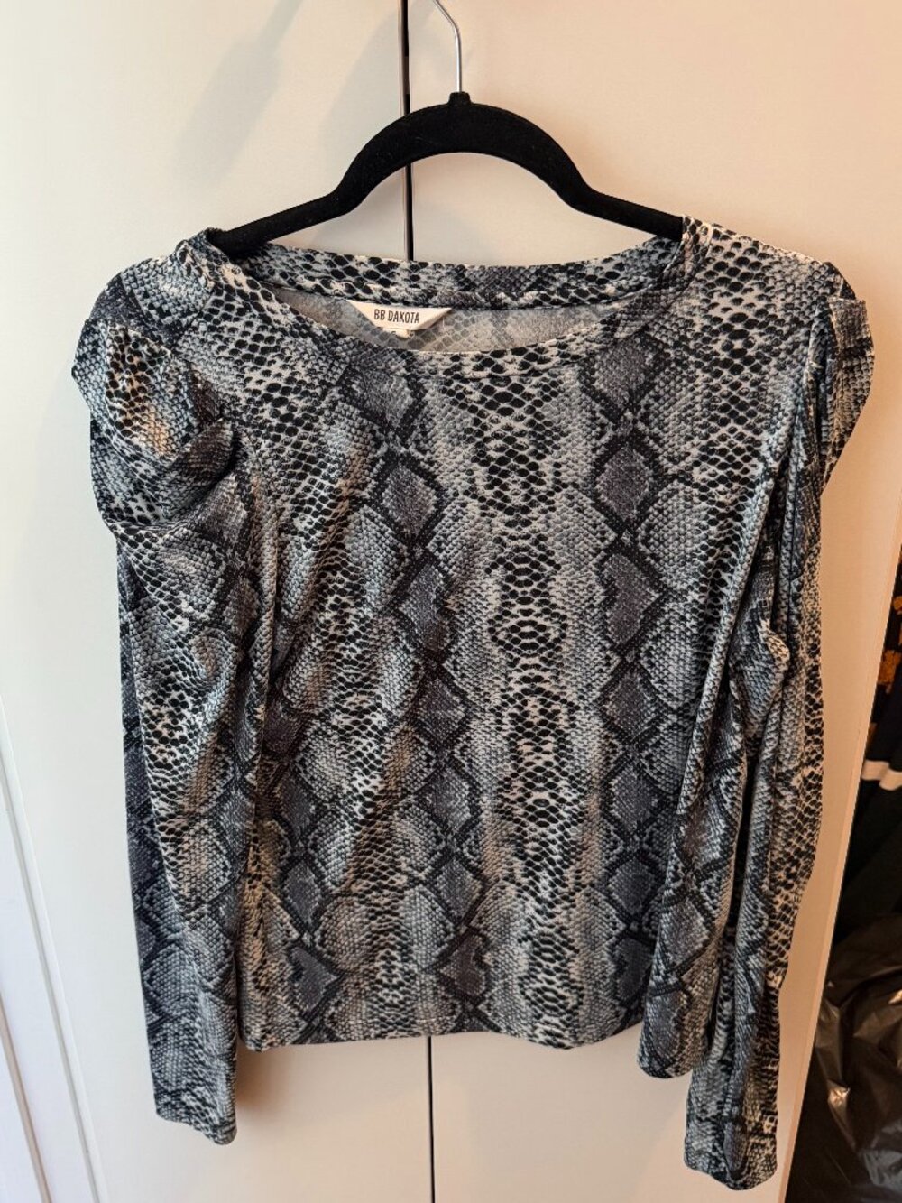 BB Dakota Snake Print Puff Shoulder Long Sleeve Top Size Small